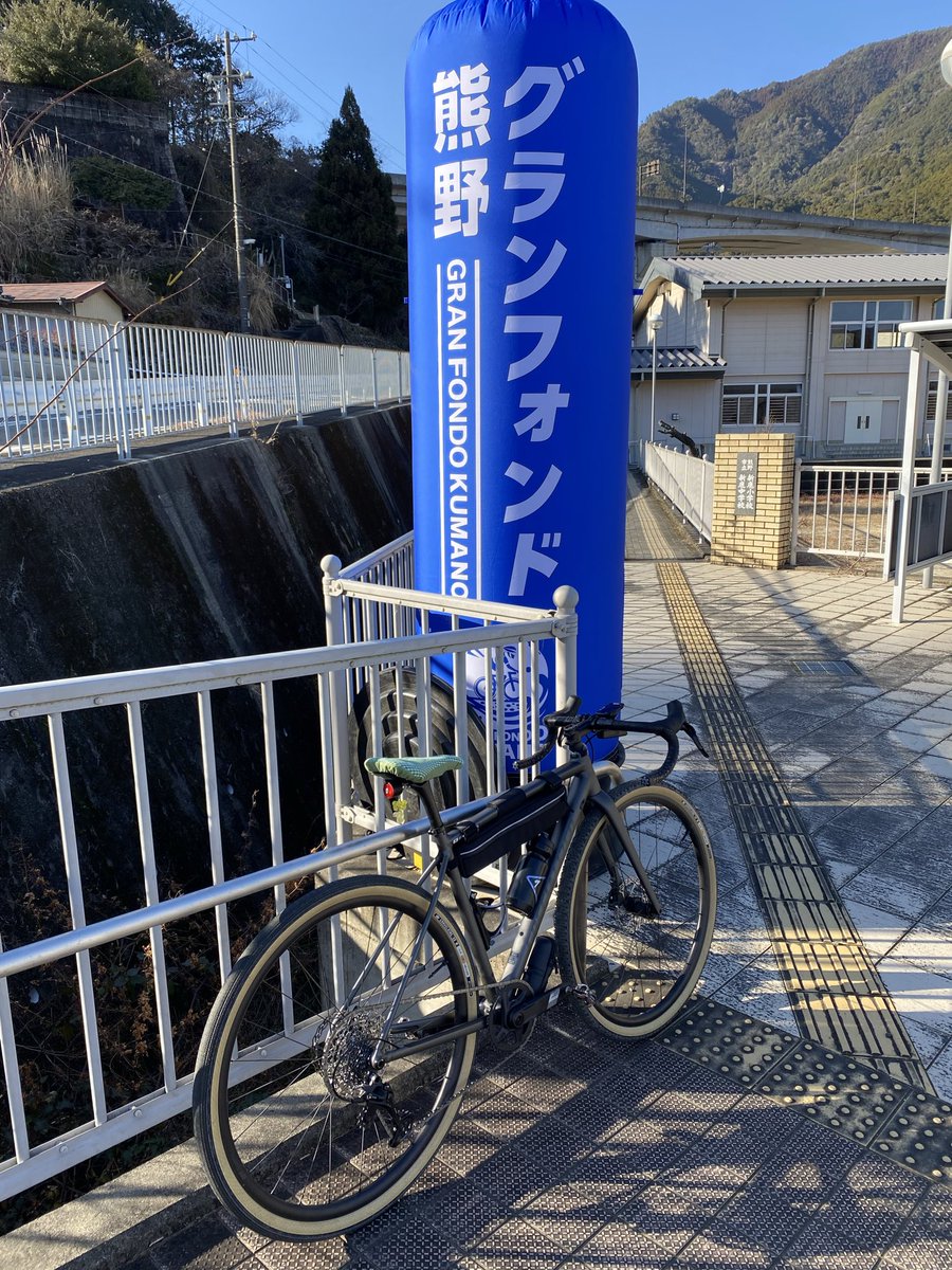 H0422uk's tweet photo. 新車のCRUXでグランフォンド熊野に参加しました🚴
アップダウンの激しい120キロ2000メートルアップでしんどかったですが、楽しく走ることができました🏔️✨ https://t.co/7toqC6PkJ9