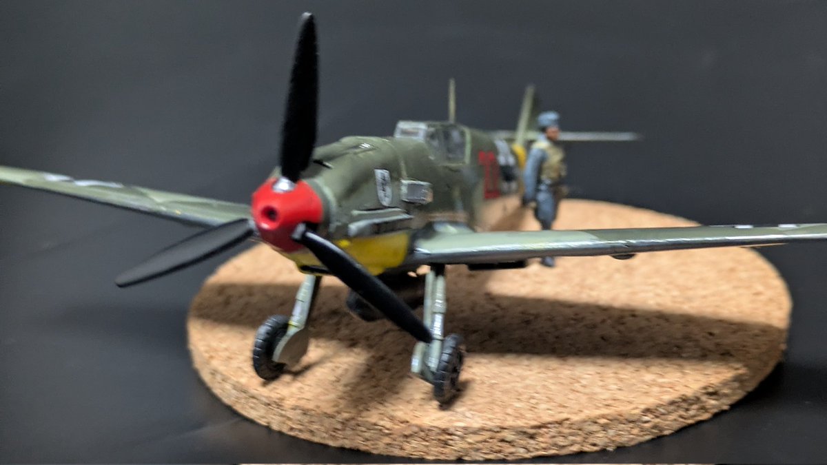 ハセガワ 1/72 Bf109E-7
完成しました。サクサクっと筆塗りで作ろうと思って作成、デカールが死んでしまっており、せっかくのZG-1の塗装パターンにしたのに失敗、あり合わせのジャンクデカールでそれっぽく作りました。