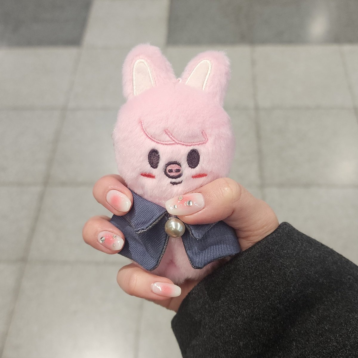 mari__0811's tweet photo. 私のネイルとぬいの相性良すぎて♡ https://t.co/baiBmWFv4q