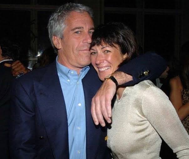 "HE WAS A 4CHAN TROLL

SHE WAS A REDDIT MOD

COULDN'T I MAKE IT MORE OBVIOUS?"