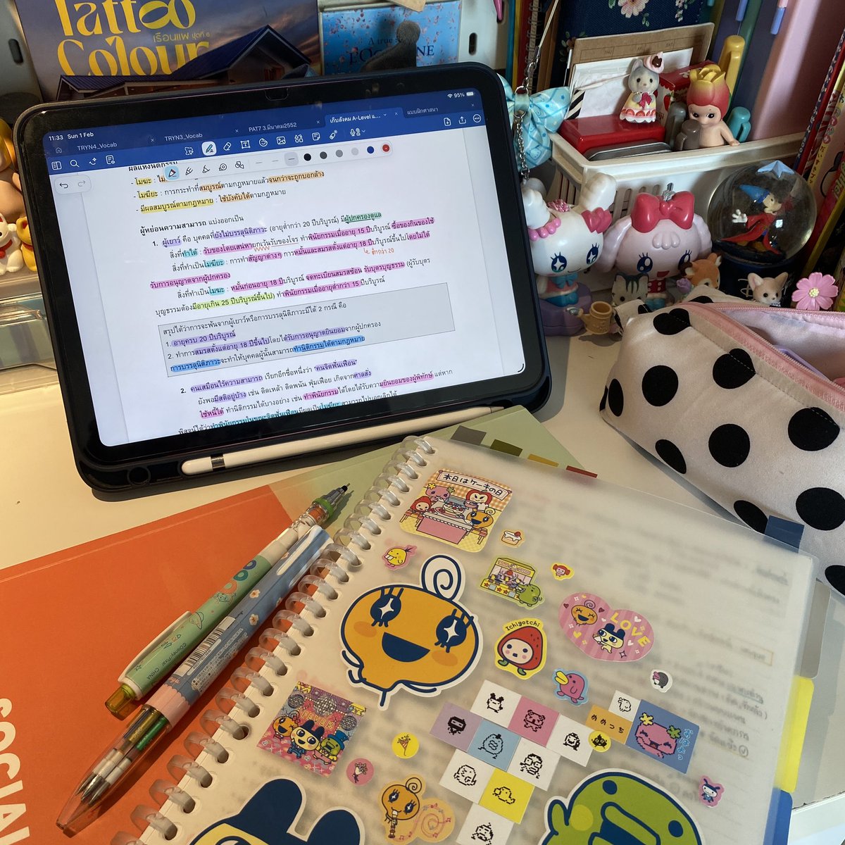 kyomidoriko07's tweet photo. #kpjourneytouni

26 jan - 1 feb 26

อาทิตย์นี้ทำดาว้องเล่มเขียวจบแล้ว อร้าก แล้วก็ทวนศัพท์ n4 1500 คำ ครบ 7 บทแล้ว ! 🎌♥️ ทำ pat7.3 เรื่อยๆ แล้วก็ซื้อสังคมแมวส้ม รวบรัดมา อ่านจบเสดสาดแล้ว > 0 < 🍀🍀

#วันนี้dek69ทําอะไร #dek69 https://t.co/K73HJPXD60