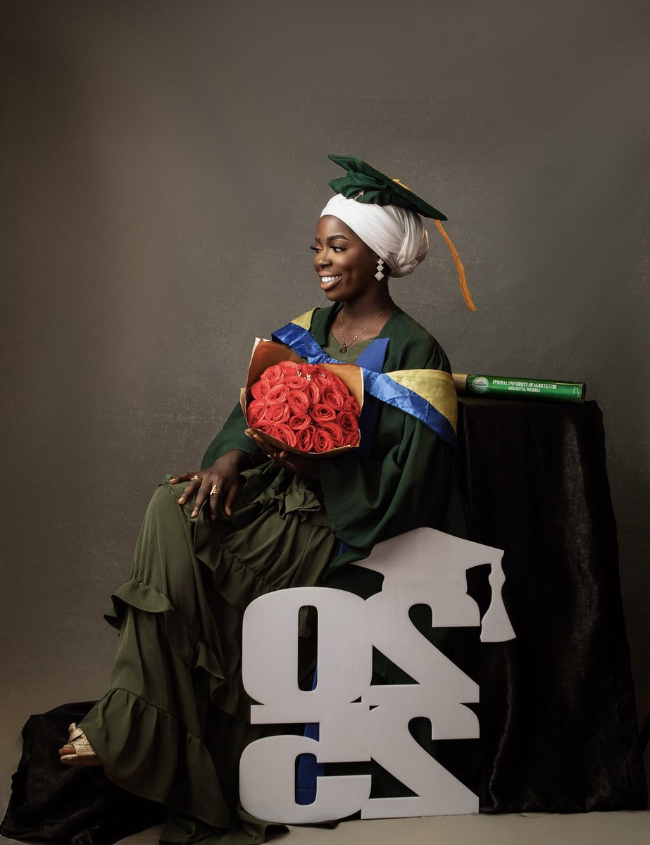 Auspy21's tweet photo. Alhamdulilahi. A big Congratulations to me.
My sleepless night, resilience, hard work and commitment paid off…
G for GraduATE🧑‍🎓
Officially a degree Holder…
Alhamdulilahi for the gift of my parents, siblings, families and friends 🥰❤️. https://t.co/8CRhHkD3te