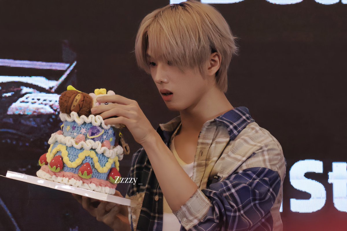 Zzzzy_J's tweet photo. 260129 KMS Shanghai
🎂
#JISUNG #チソン #박지성 #NCTDREAM https://t.co/3rAEJ5Nzy5