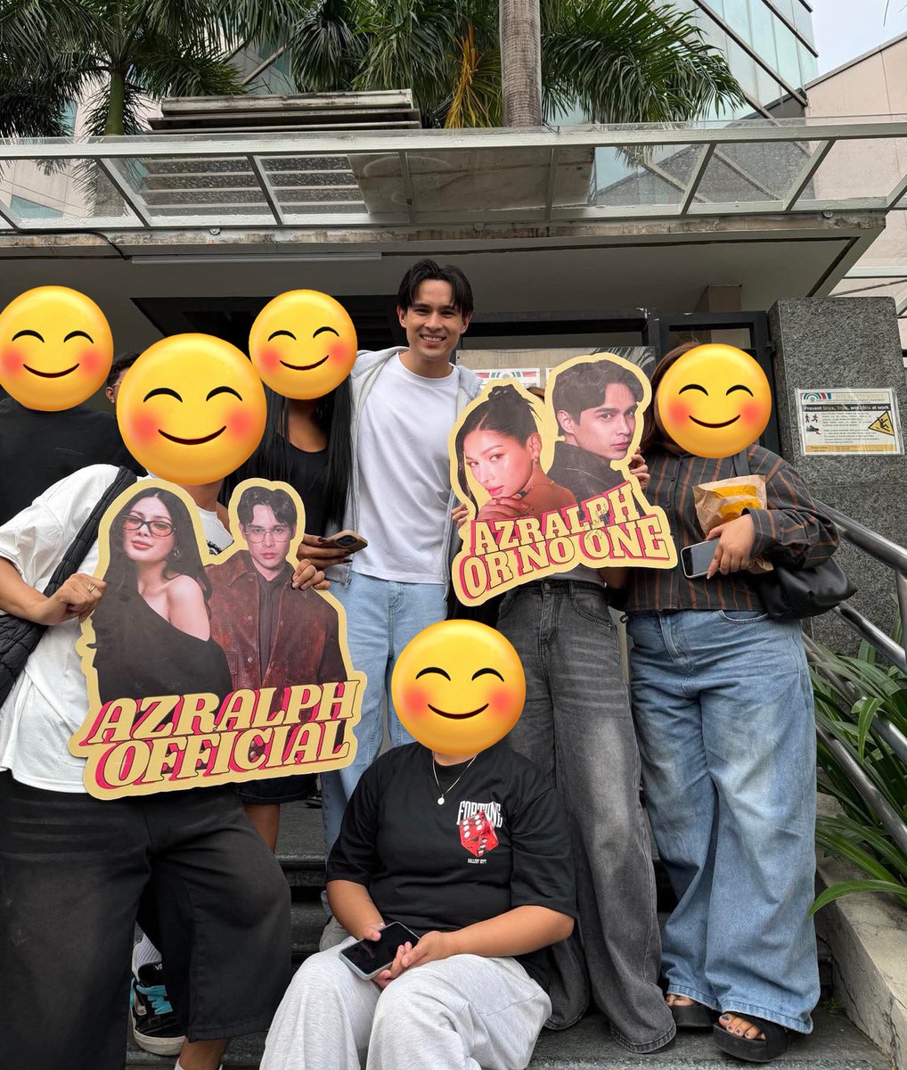 AzRalphOFC's tweet photo. Here’s Ralph with the team live and our sintras as he appeared on the ASAP stage earlier! 

RALPH DAZZLING THE STAGE
AZRALPH DOUBLEMINT TO BE https://t.co/c94QmJur0F