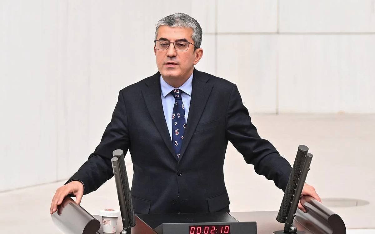 CHP’li Gökhan Günaydın: (Epstein belgeleri)

“Bu iğrençliğe katılanlar arasında Türkiye’de saygın geçinen siyasetçiler, iş adamları, bürokratlar var.

Gözaltı için ne bekleniyor?”