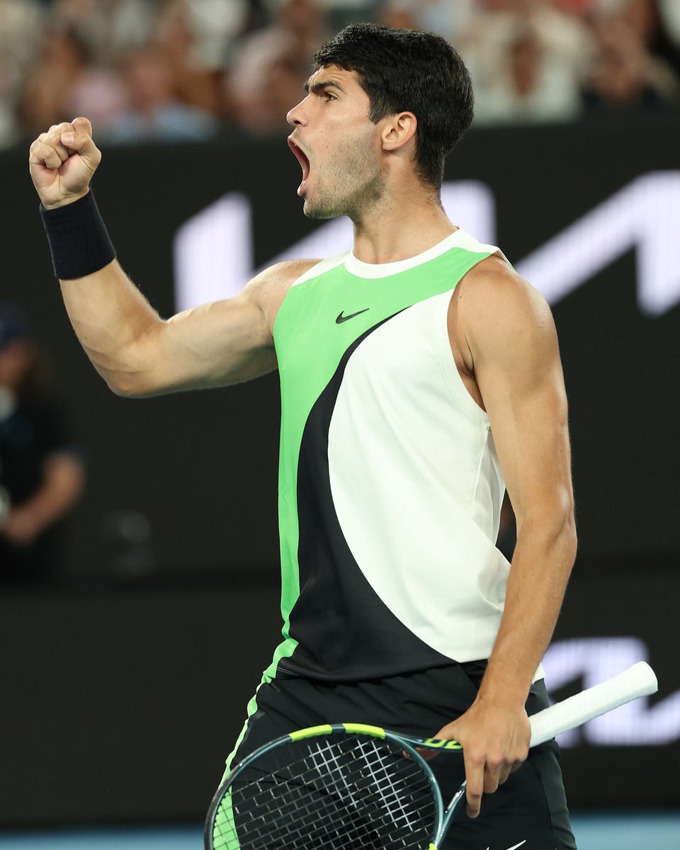 #AusOpen | CARLOS ALCARAZ GARFIA HA CAMBIADO LA HISTORIA DEL TENNIS!!!

El español es el tenista más joven en toda la historia de este deporte en lograr el Career Grand Slam con 22 años!!

Gigante!!!