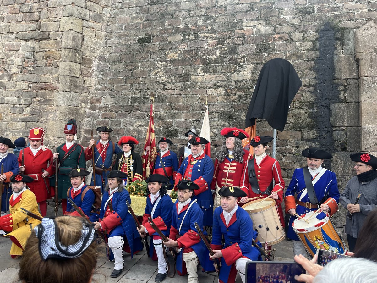 ramonmunne's tweet photo. #DiaSoldatCatalà
En memòria del soldat català i de tots els patriotes catalans.
Commemoració necessària 
Excel·lent per la @BcnCoronela @MiqueletsCAT @estudismilitars https://t.co/RcaVn6AKdT