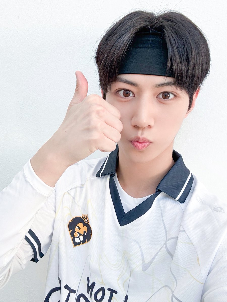 [📸] 260201 JTBC <#뭉쳐야찬다4>

뭉쳐야찬다4 판타지리그의 마침표를 찍었던
라이온하츠 팀의 값진 우승 🏆💛

마지막까지 긴장을 놓을 수 없었던 경기
그리고 이안의 발리슛으로 더욱 빛났던 순간!
그동안 수고한 이안에게 많은 칭찬 부탁드립니다 🙌

#루네이트 #LUN8 
#이안 #Ian #뭉찬