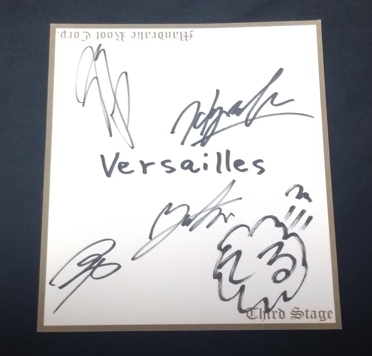 RT @RYOTA_LAFFLESIA: Versaillesのサイン色紙出てきた！サード