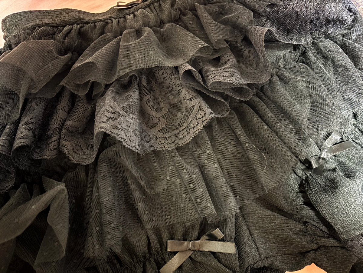 まゆろんさんとしまむらコラボのドロワーズ受け取ってきた
ショート丈でフリルが沢山付いていてゴージャス✨　ミニワンピの下に履くのに良さそう
#しまむら　#ロリィタ