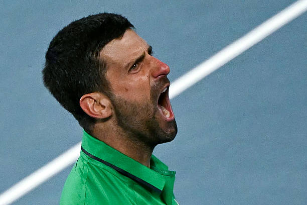 Con casi 39 años, Novak Djokovic ha llevado al límite a los dos monarcas del tenis actual en territorio cinco mangas.

Gane o no gane el 25º, hace tiempo que se metió en el bolsillo a aquellos que no entendieron entonces su grandeza.

Gracias, Nole, por honrar así a este deporte.
