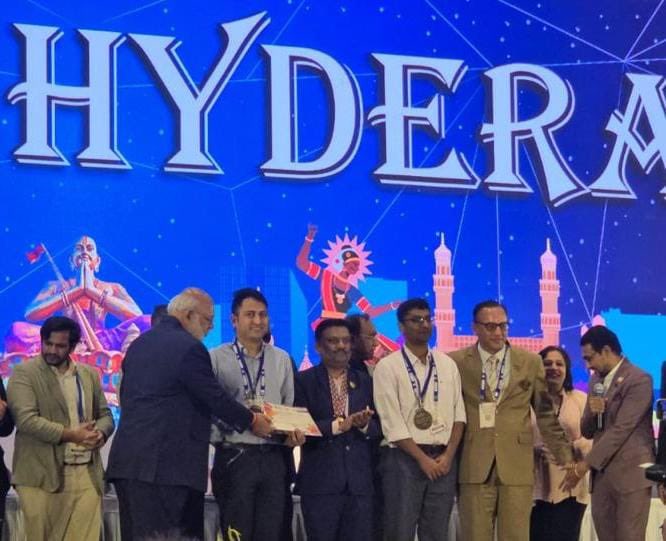 dgafms_mod's tweet photo. At the 78th Annual Conference of the Indian Radiological & Imaging Association (IRIA) 2026, held from 29 Jan to 01 Feb 2026 at Hyderabad, residents of the Dept of Radiology, #AFMC Pune delivered outstanding performances. Maj Avinash Sharma and Sqn Ldr Kailaash B won the Bronze Medal in the inaugural International PG Quiz with participation from 20 countries, while Sqn Ldr S Rajaram and Maj Pranjal Sharma emerged as West Zone Winners in the National IRIA Radiology Quiz bringing laurels to #AFMC on both global and national platforms. A testament to the exceptional training imparted at #AFMC.

@DefenceMinIndia
@adgpi
@indiannavy
@IAF_MCC 
@HQ_IDS_India 
@SpokespersonMoD 
@IaSouthern
@PIB_India
@PRODefPune

#DGAFMS
#AFMC