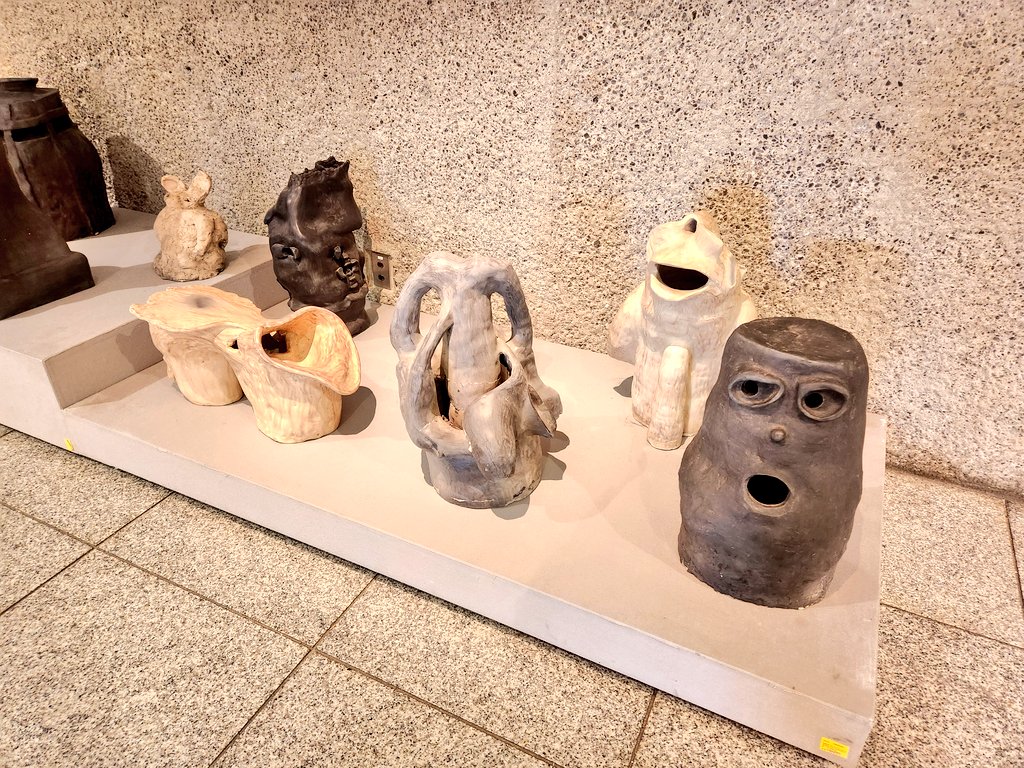 artoct's tweet photo. 美術館の陶芸展示が素晴らしかった
盲学校の方々の作品とのこと。 https://t.co/wpMavfynAs