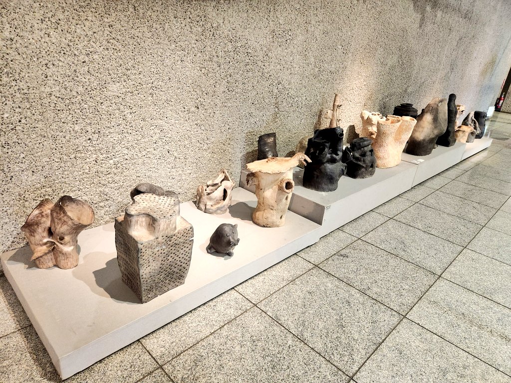 artoct's tweet photo. 美術館の陶芸展示が素晴らしかった
盲学校の方々の作品とのこと。 https://t.co/wpMavfynAs