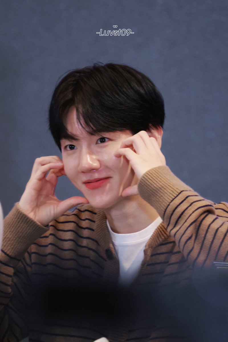 Luvst_09's tweet photo. 260201 #백현 #BAEKHYUN 🫶🏻🫶🏻 https://t.co/pGxZL99slT