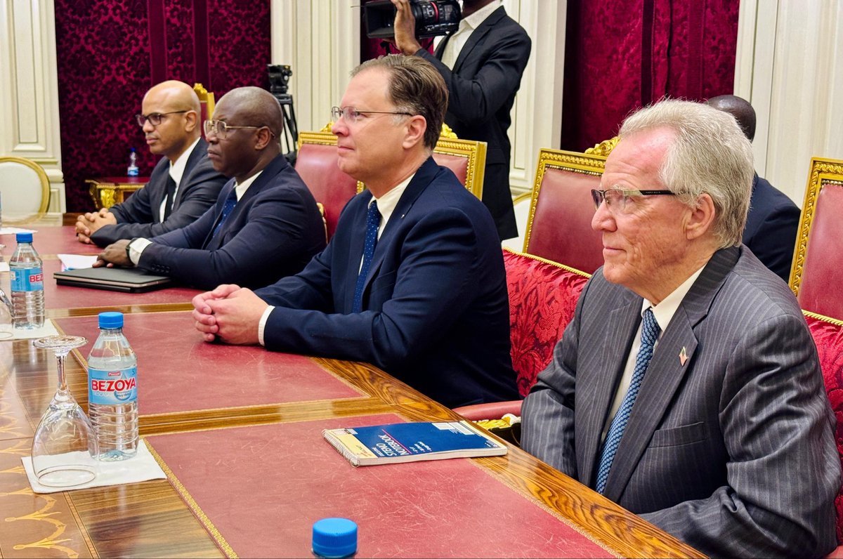 TeodoroObiang17's tweet image. Las negociaciones lanzadas en mi último viaje a #USA el septiembre del año pasado entre el Gobierno ecuatoguineano y la empresa #Chevron, han dado un paso muy importante este viernes.

El Ministerio de Minas, #Gepetrol y Chevron han firmado el "Acuerdo ASENG-GAS", uno de los más