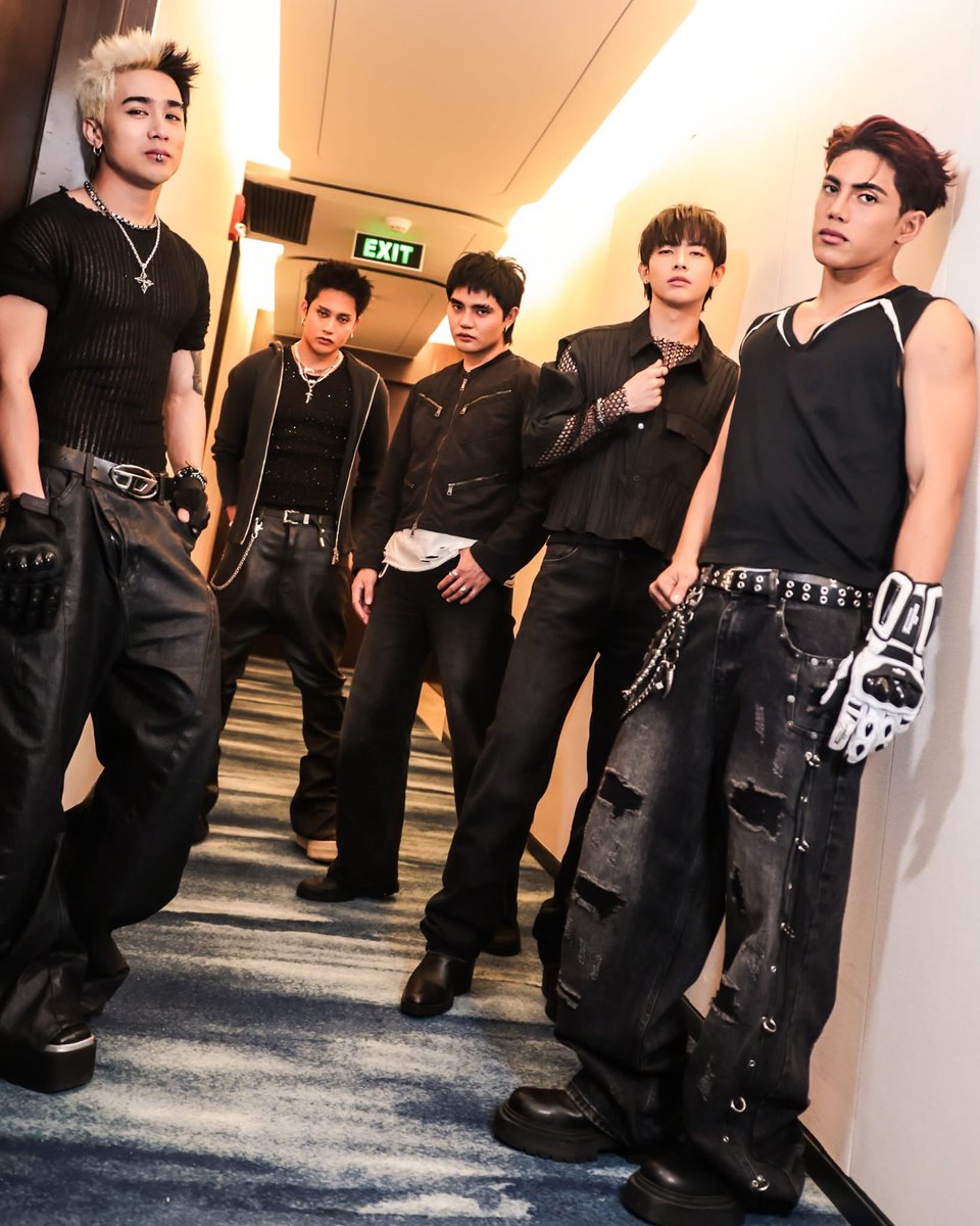 PopPlanet_'s tweet image. SB19 Makes History as First Filipino Act to Dominate iTunes PH Top 5.

@SB19Official #SB19