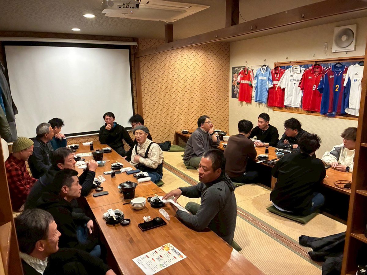 KFC05535015's tweet photo. 昨晩、旧窪川FC・ロッサライズKFCのOB会を開催しました🍺🎊久しぶりに仲間が集まり、当時の話や近況で大盛り上がり😆年代を超えて笑い合えるこのつながりが、本当にありがたいなと思いました😂 https://t.co/J1kndyXf4v