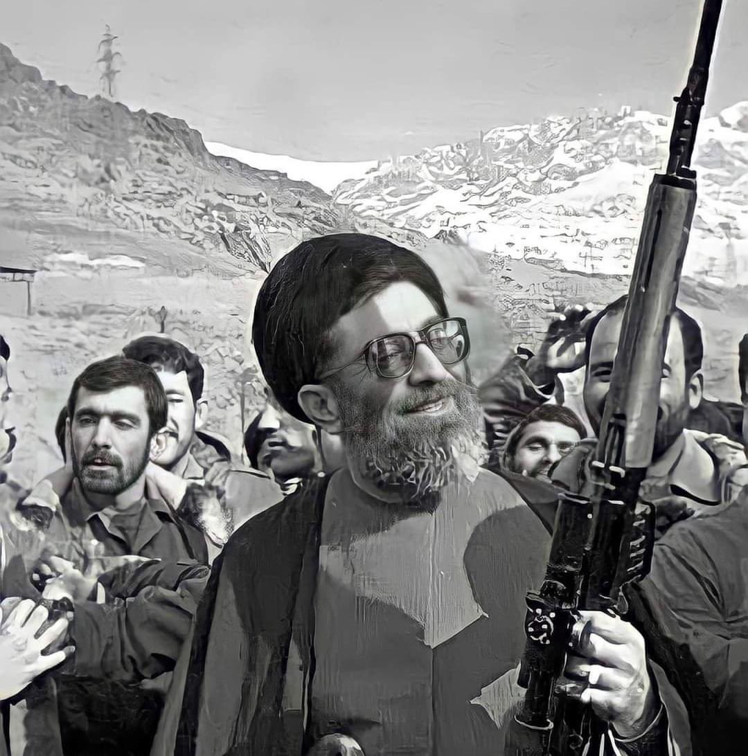 عَبَست وجوهُ القوم خوفَ الموتِ ، و
( العـبَّـاس ) فـيهم ضاحكاً مُتَبسّمُ …