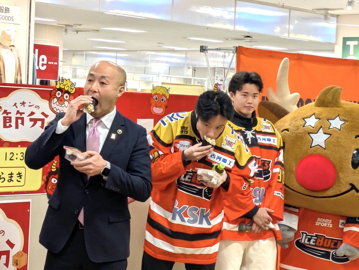 アイスバックスファンに、ここだけの㊙️情報です。一佐は、何で食べてないの⁇海産物が苦手で、海鮮恵方巻きを食べられませんでした(笑)