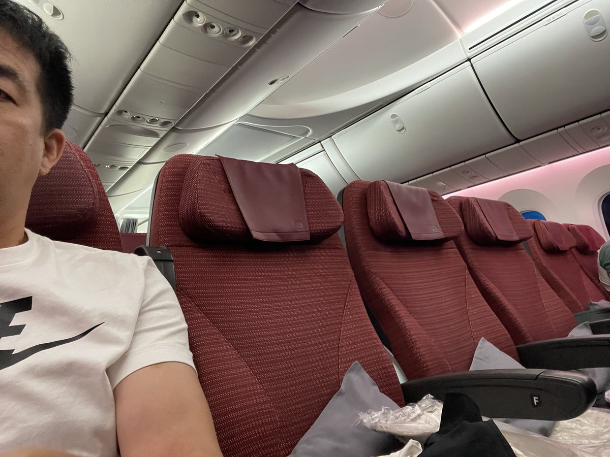 JALに乗ったらご褒美案件だった
横フラット、前後とも乗客なし
到着30分早着
日本⇄LA往復 $795（約12.3万円）
過去１満足高いフライトだった