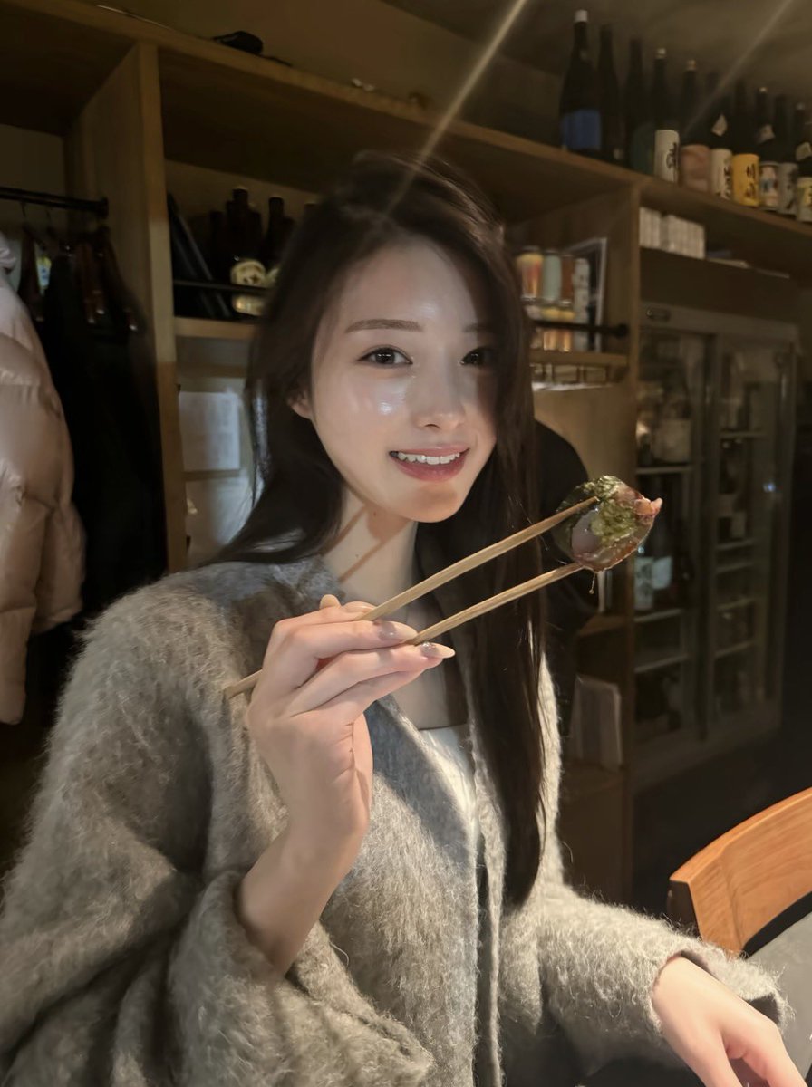 888ktmw's tweet photo. ウォニョンとかこういう爆美女はどうやってこのとぅやとぅやお肌にしてるの？
ハイライト入れたらなんかラメぎらぎらついてるよ？みたいになっちゃう💢💢 https://t.co/BcFBnlqOhM