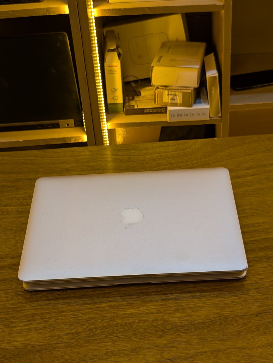 MacBook Air 2017 || || Intel ®️ Core ™️ i5 - 13 || || 8gig Ram