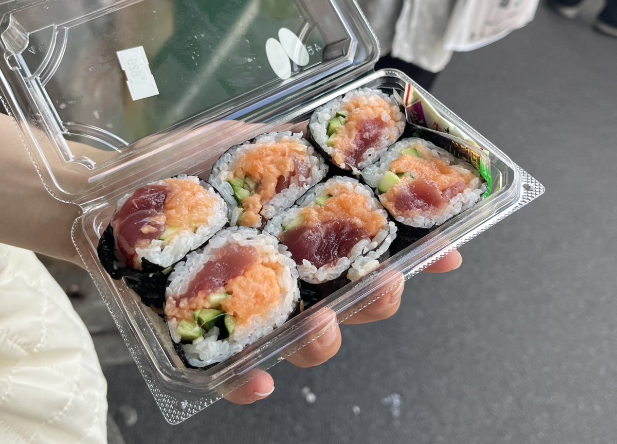 _hacchiii8's tweet photo. 築地でたくさん美味しいもの食べたい https://t.co/DpOpm2Lx4K