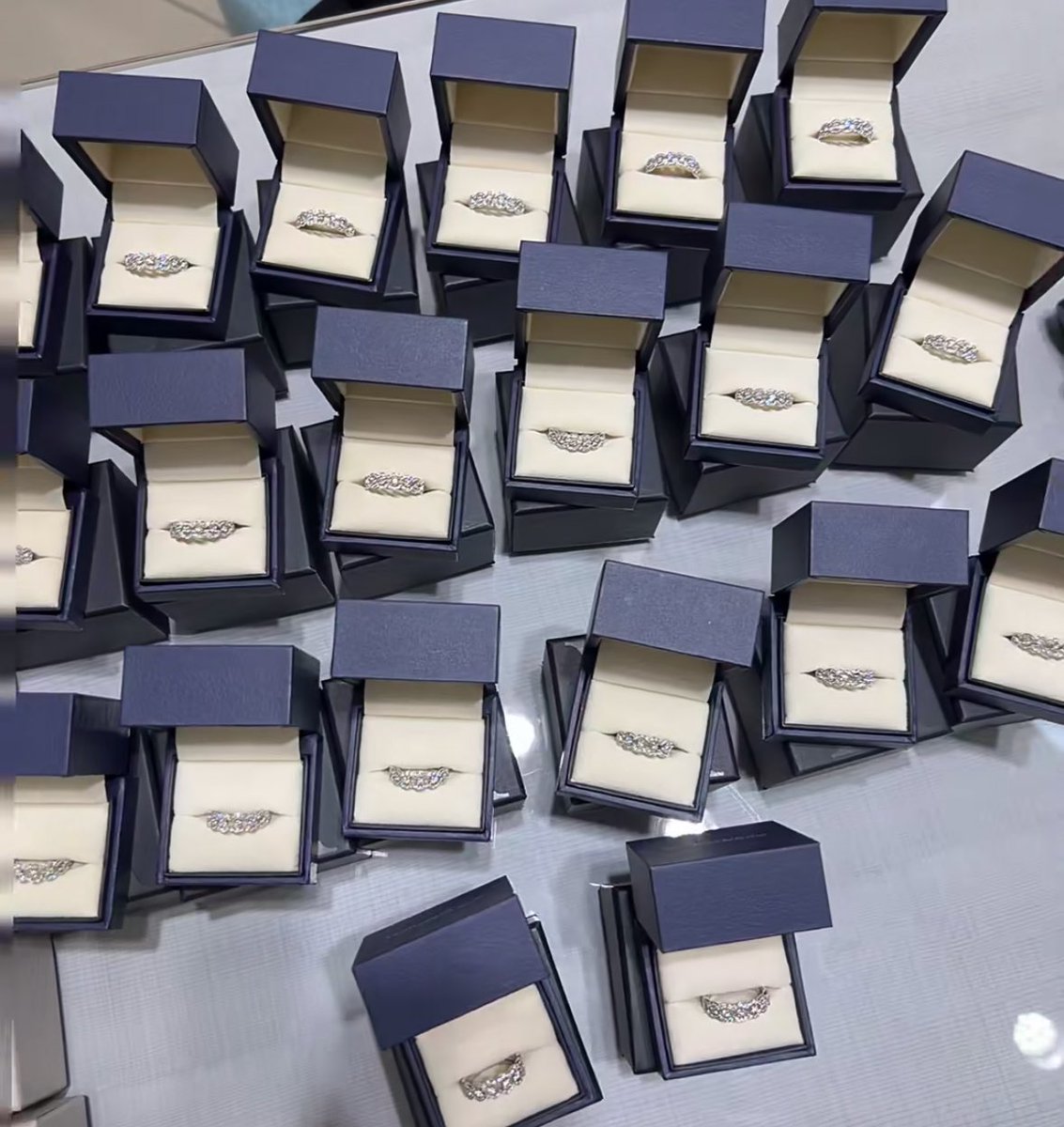 ヴァンドーム青山3月3日値上げのようで中華が買い占めてる（なぜか