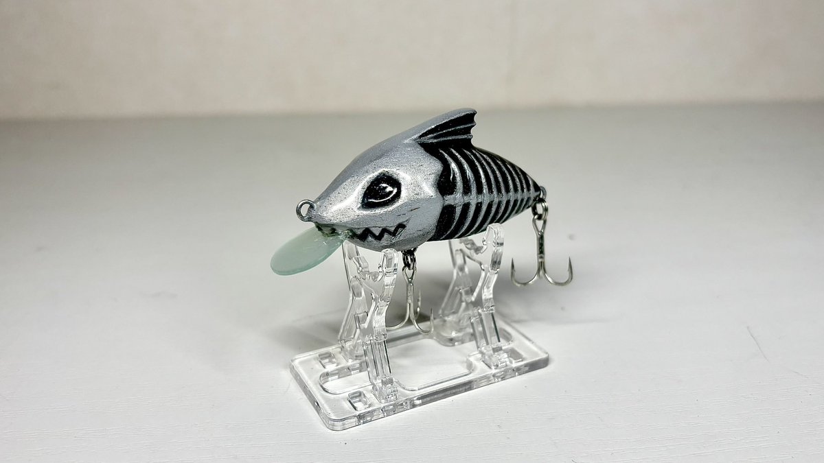 Lure_Maker_'s tweet photo. あの人気釣り漫画のルアーを作りました、、！
これ見て何のルアーかわかる人はぜひ見てみてください！

https://t.co/SRIOJZN8wq https://t.co/IXeNVfv5qp