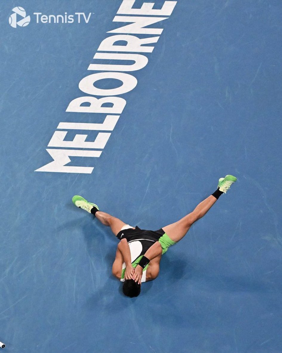 🇪🇸 ¡HISTÓRICO!

 ¡Carlos Alcaraz se proclama campeón del Open de Australia y se convierte en el jugador más joven en conquistar todos los grandes!

¡Enhorabuena, campeón! 👏