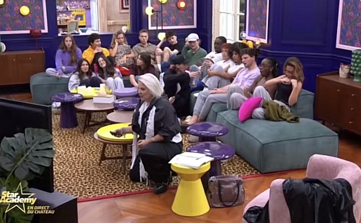angele_O9's tweet image. Premier debrief                                Dernier debrief 
#StarAcademyleLive #StarAcademy