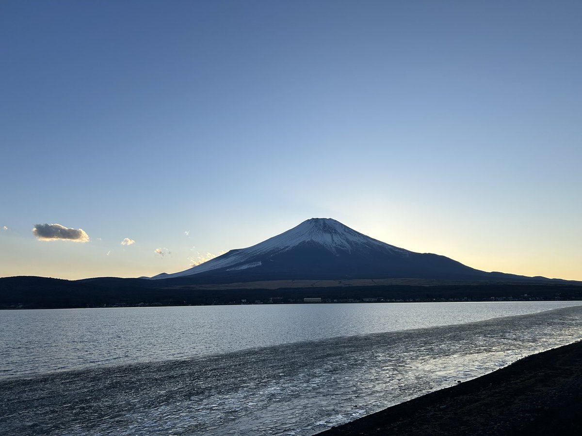 reggae_1016's tweet photo. 今日はレミオのチケットがなかなか取れないので四尾連湖に行って来ました！寒かったけど富士山綺麗に見えたし楽しかった！#レミオロメン 
#蒼の世界 https://t.co/2n3DQM2v7A