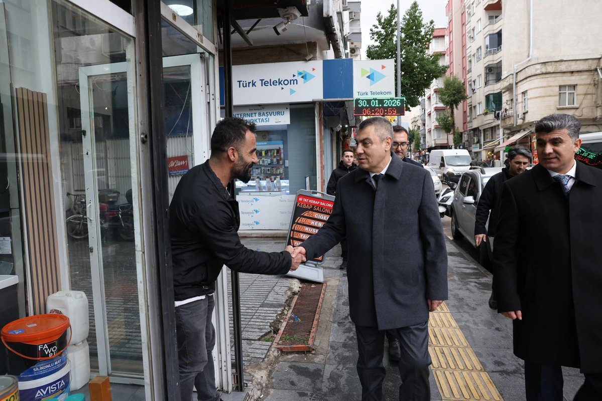 Akdeniz ilçesi Mesudiye ve Yeni Mahallelerimizde hemşehrilerimizle bir araya geldik. Esnafımıza hayırlı işler ve bereketli kazançlar diledik. 

Kıymetli hemşehrilerimize, samimi sohbetleri ve misafirperverlikleri için teşekkür ediyorum. Birlik ve beraberliğimiz daim olsun.