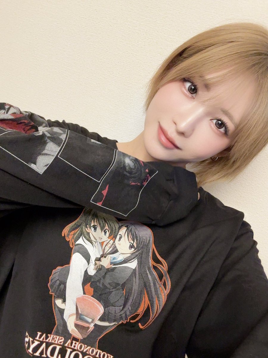 hayase_aya's tweet photo. スクールデイズのアパレルコラボGETしてきたーーー！！ https://t.co/OVKCaA8PNd