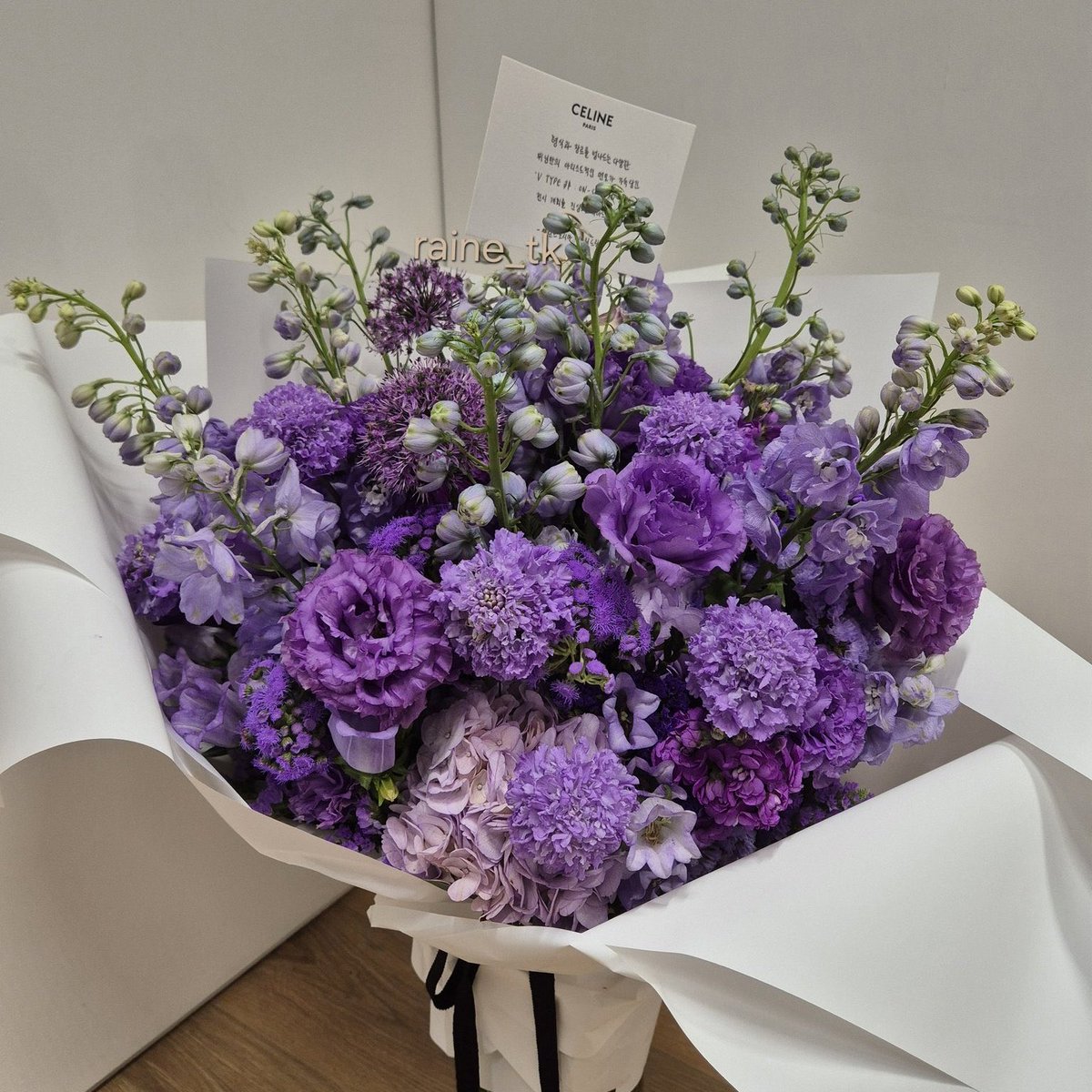 layovermoods's tweet image. the flowers lasted so long 😭