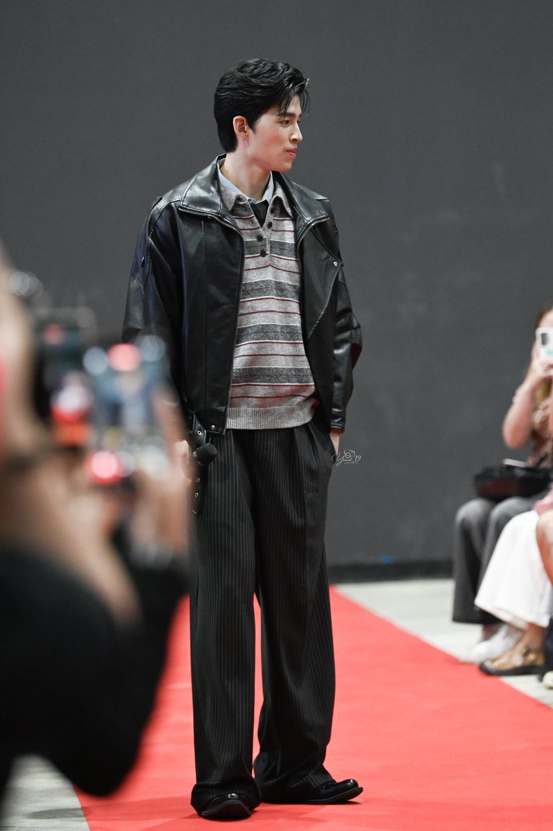 ปอนด์ to fanclub “ผมรักพวกคุณเท่ากันทุกคน ไม่ว่าจะอยู่ในฮอลล์นี้ หรือดูไลฟ์อยู่ ไม่ว่าคุณจะให้ของผม หรือไม่ให้ของผม”

THE GOOD YEAR OF POND
#Happy25thPondDay
<a href="/ppnaravit/">ppnaravit</a>