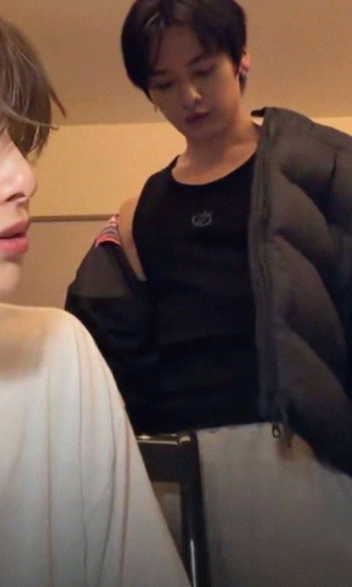 langolvslino's tweet image. que se esta frotando con la silla ?