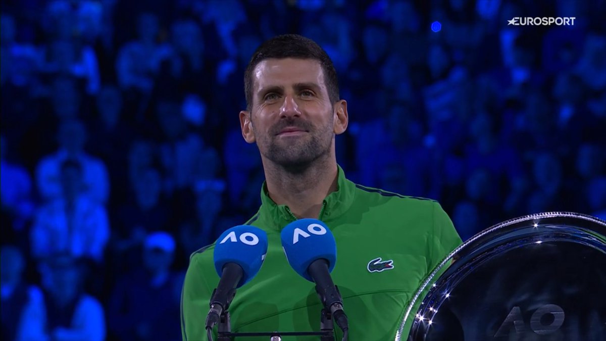 quindicizero's tweet photo. Novak Djokovic nella cerimonia di premiazione 🎙

"Vorrei dedicare due parole al leggendario Rafa Nadal. È strano vederti sugli spalti e non in campo. 

È stato un onore condividere il campo con te e anche oggi averti qui per assistere alla finale. Grazie per essere stato presente!"
