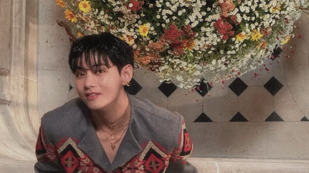 detailsofkth's tweet photo. flower boy https://t.co/9SgVOYmkZn