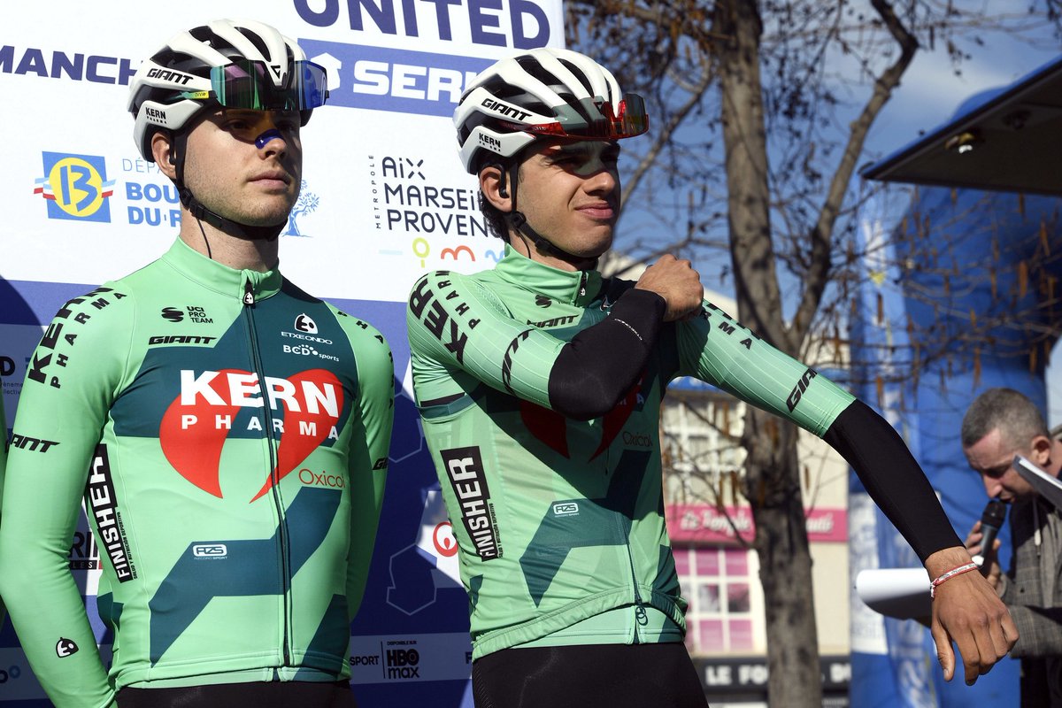 EqKernPharma's tweet photo. 🇫🇷 Seis corredores ruedan en cabeza en los primeros km del #GPLM2026 con 45” de ventaja sobre el pelotón, donde se mantienen los nuestros
🏆 En el #TrofeoPalma, el equipo empieza a ganar posiciones en el gran grupo en la aproximación al bucle final
📸 @SprintCycling https://t.co/oVAip9dU9j