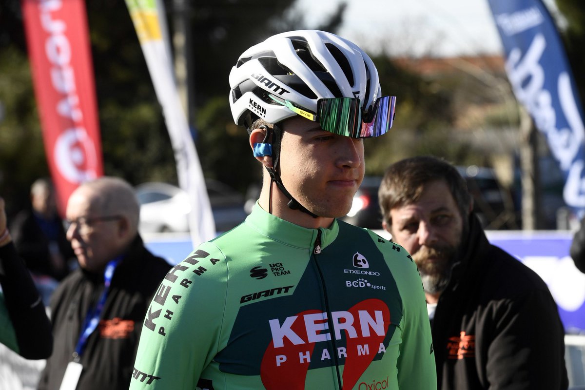 EqKernPharma's tweet photo. 🇫🇷 Seis corredores ruedan en cabeza en los primeros km del #GPLM2026 con 45” de ventaja sobre el pelotón, donde se mantienen los nuestros
🏆 En el #TrofeoPalma, el equipo empieza a ganar posiciones en el gran grupo en la aproximación al bucle final
📸 @SprintCycling https://t.co/oVAip9dU9j