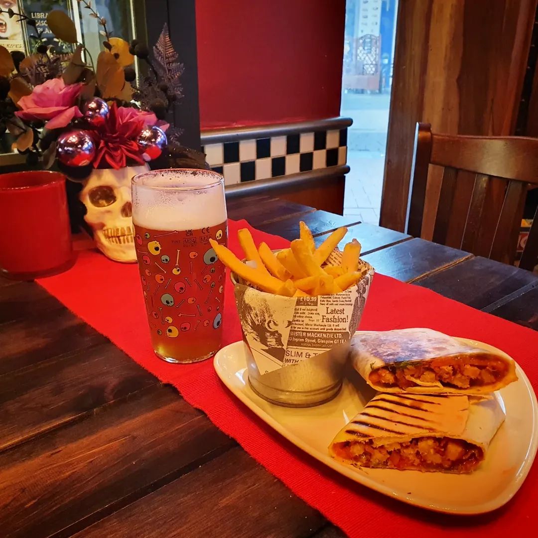 TurtleFleur's tweet image. After purchasing some paints from Warhammer, popped into my fav rock/horror cafe/bar for lunch 😋 #Rock #Horror #Cafe #Bar #Birmingham