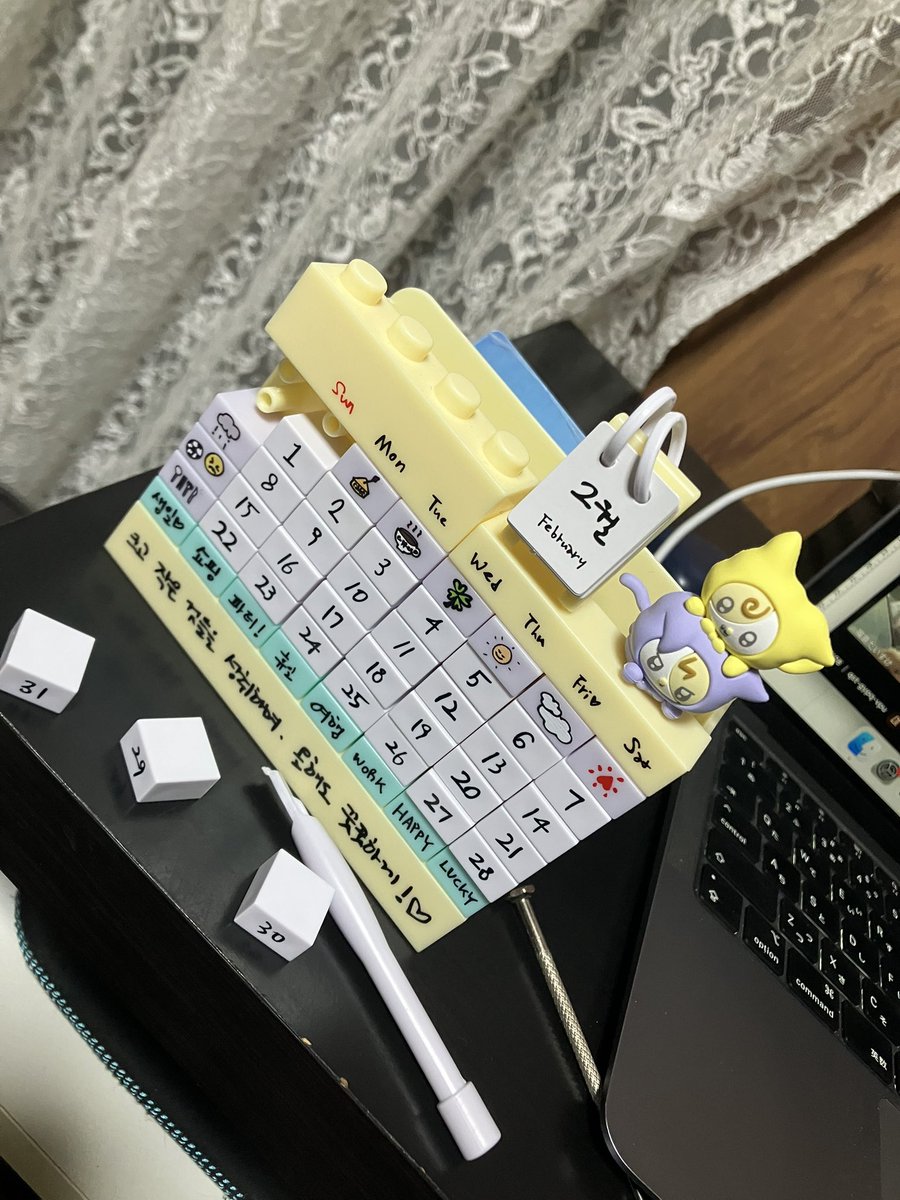 IUカレンダー セット2013 ⭐︎シーズングリーティングIU⭐︎아이유 IUちゃんシーグリカレンダー組み立て、みなさんどでした？真面目にやる