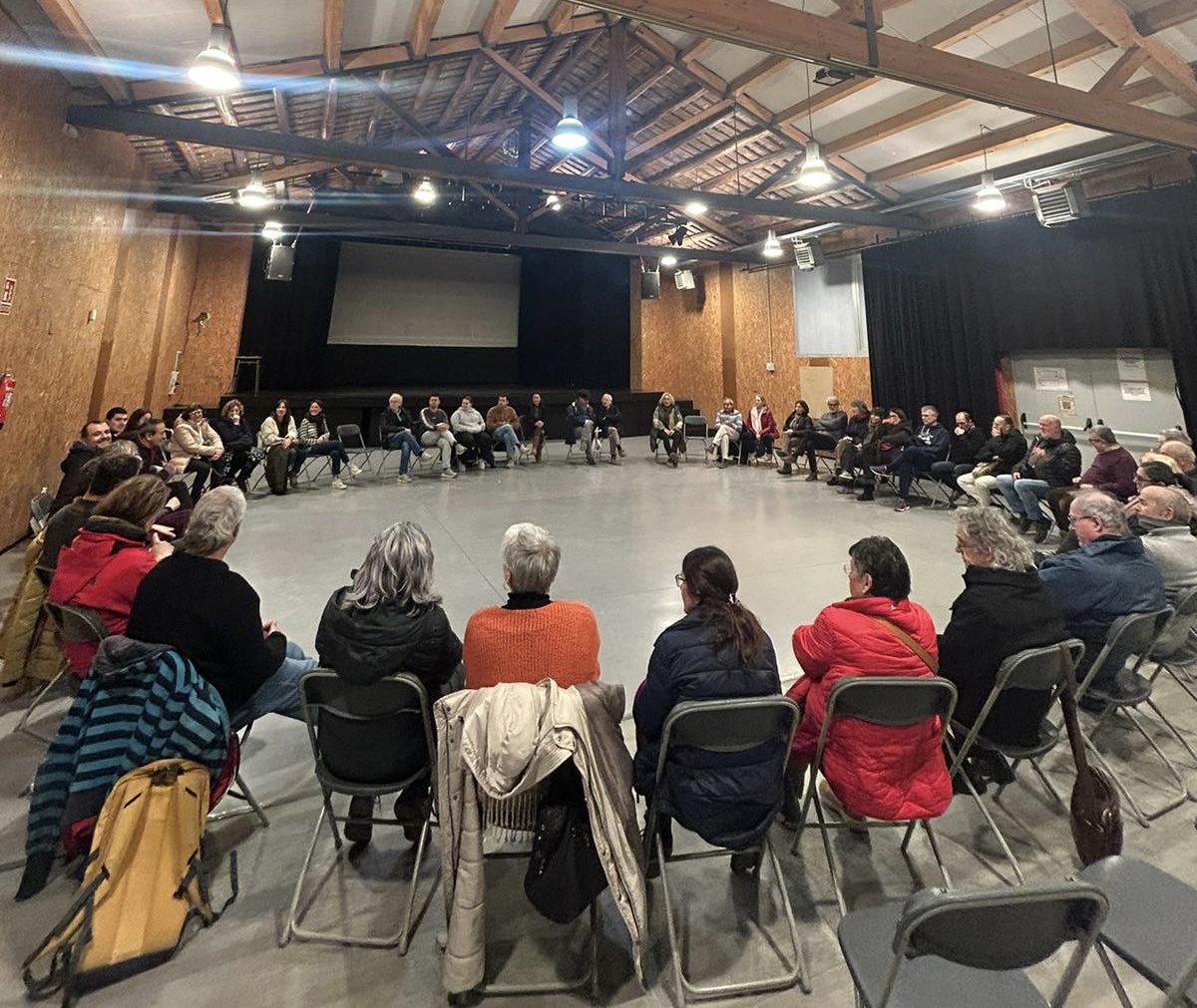 📸Us deixem un recull fotogràfic de les últimes iniciatives que hem impulsat:

🗣️Berenar col·loqui per idear propostes per fer efectiu el resultat de la consulta.