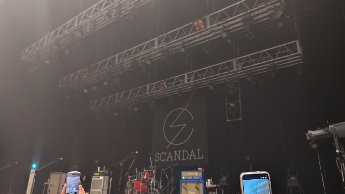str_mtg's tweet photo. #SCANDAL × #HumpBack 対バン終了！
Humpはかなりおひさしぶり。熱い言葉と音楽は、変わらないまま！今回の対バンツアーの初日を任された理由が、分かった気がする。
御SCAもおひさ。セトリがめっちゃ良かった！Humpを迎えての選曲も👍️あと、衣装が過去最高級に強い…🛐
#SCANDALの対バンツアー https://t.co/NUwmK9ZXBD