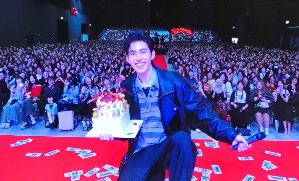 TheMallThailand's tweet photo. วันพิเศษกับคนพิเศษ 🫶🥰🤟สุขสันต์วันเกิดนะคะคุณธีร์ 

#Happy25thPondDay
#PPNaravitBDProject2026
#TheMallLifestoreBangkapi https://t.co/N88aY4f6jI