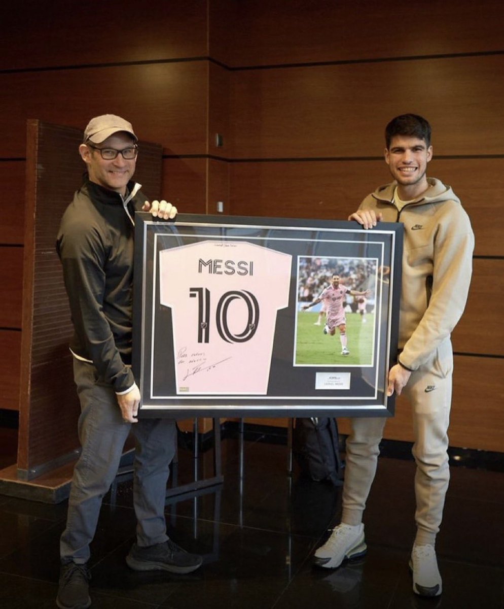 CrewsMat10's tweet image. Carlos Alcaraz is one of us.😀🐐