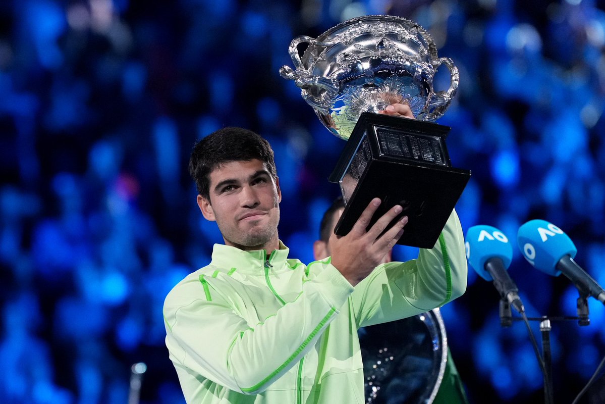 CARLOS ALCARAZ 🇪🇸 A TERMINÉ LES GRANDS CHELEMS À 22 ANS. ⭐️

🇫🇷 Roland-Garros : 🏆🏆
🇬🇧 Wimbledon : 🏆🏆
🇺🇸 US Open : 🏆🏆
🇦🇺 Open d'Australie : 🏆