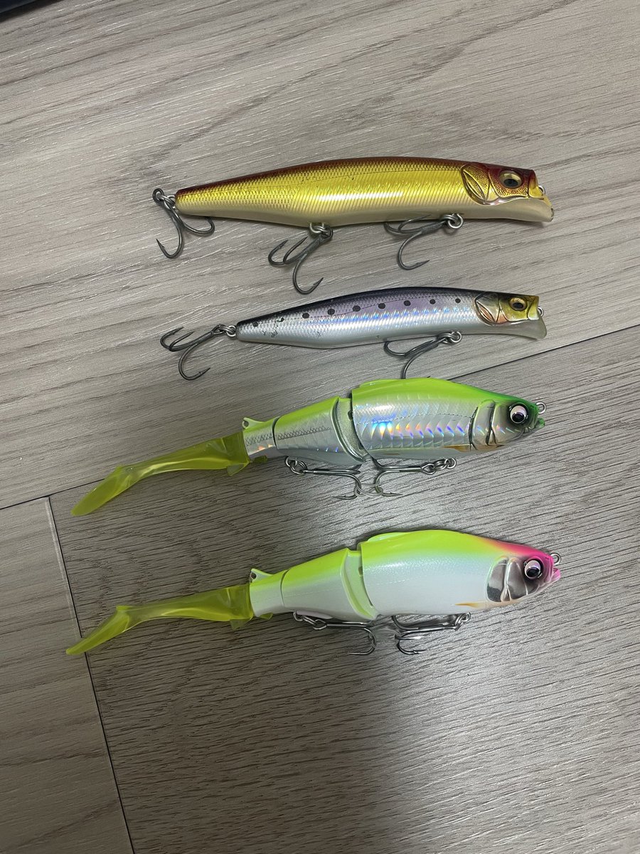 Kh9Mtf's tweet photo. 先行販売で当選したブルージュ150！
サイズは思っていたよりも小さくMLロッドでも使いやすそう！
サイズ感が分かりやすいようにカゲロウ100とカゲロウ124を置いてみました！
早速来週使ってみます https://t.co/JqeerCbSXd